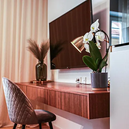 Apartment Ju3 *